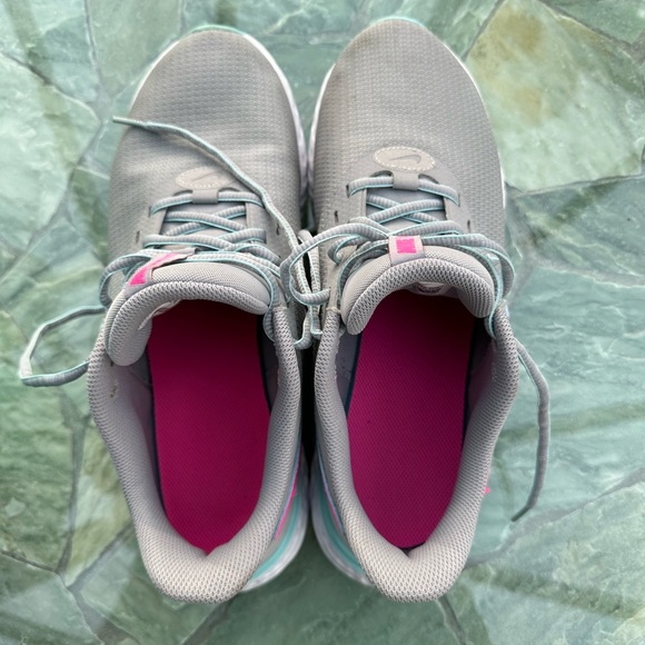 Women’s size 11 Nike Tennis Shoes - Picture 6 of 6